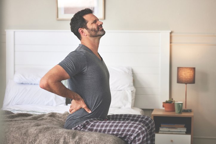 Molestia lumbar al despertar por no usar el mejor colchón para dolor de espalda